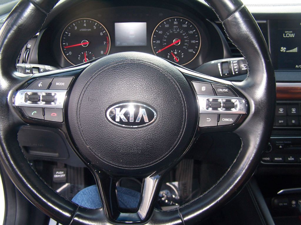 2017 Kia Cadenza Image 11