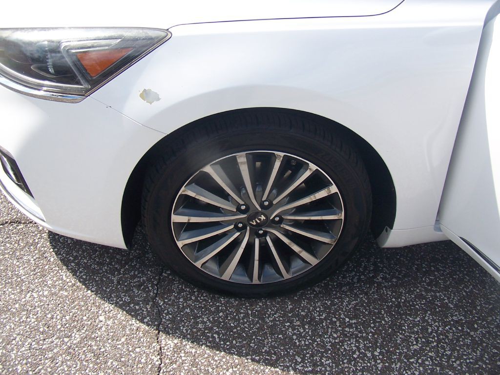 2017 Kia Cadenza Image 15