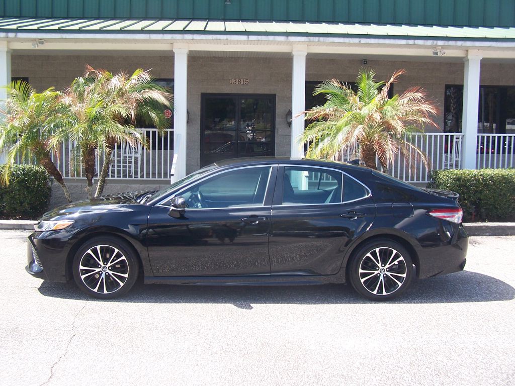 2019 Toyota Camry Image 1