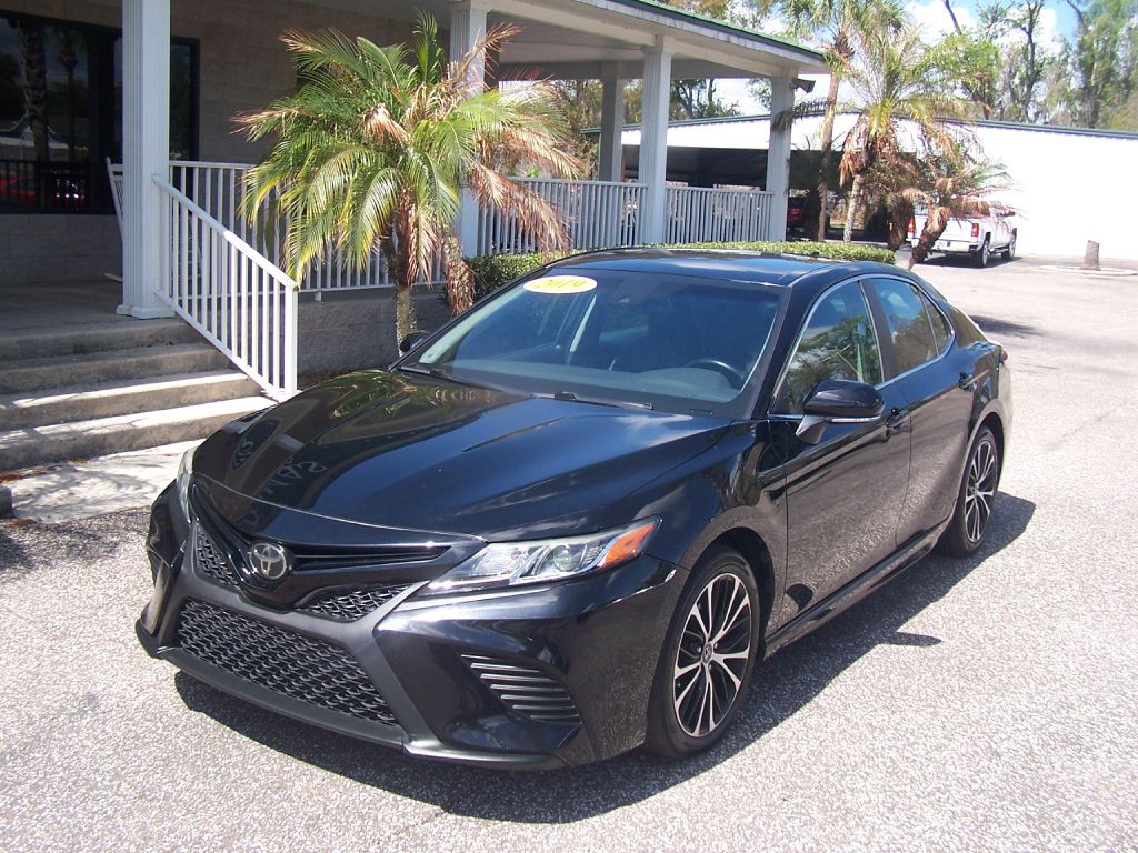 2019 Toyota Camry Image 2