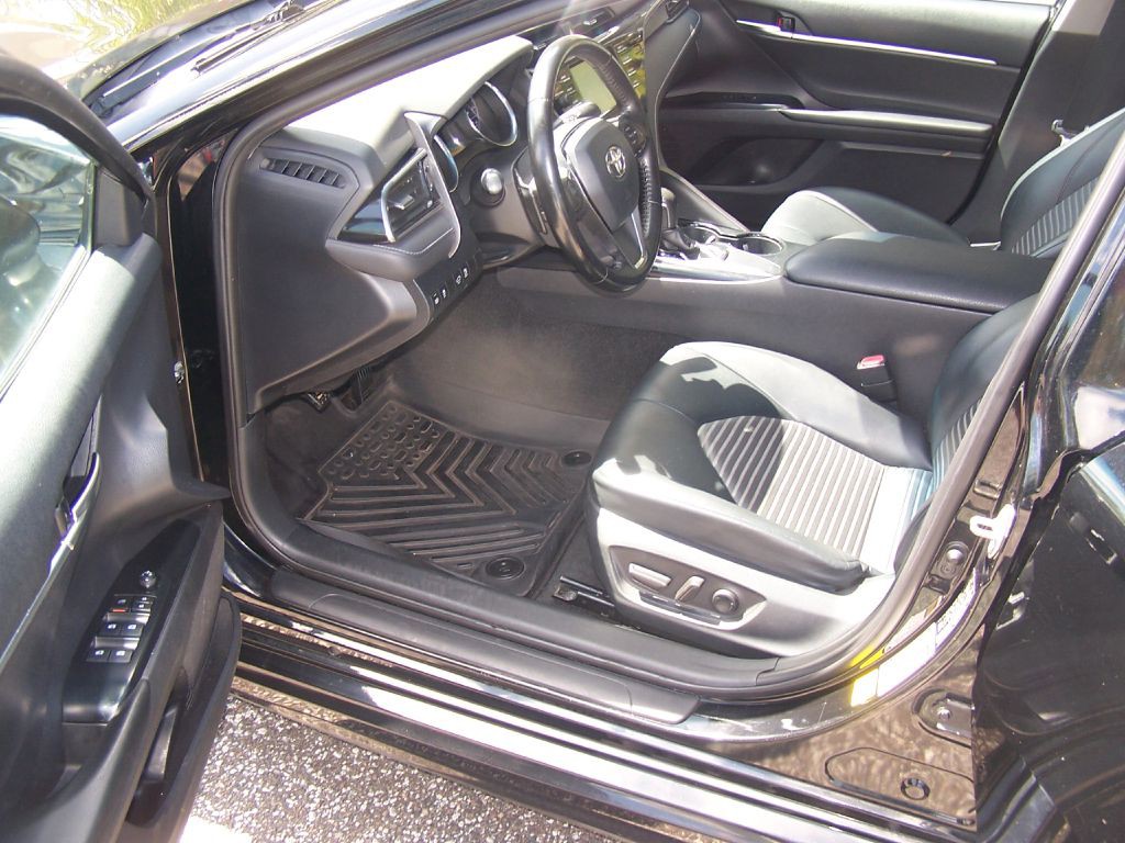 2019 Toyota Camry Image 6