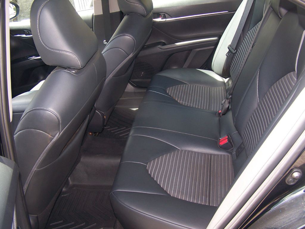 2019 Toyota Camry Image 7