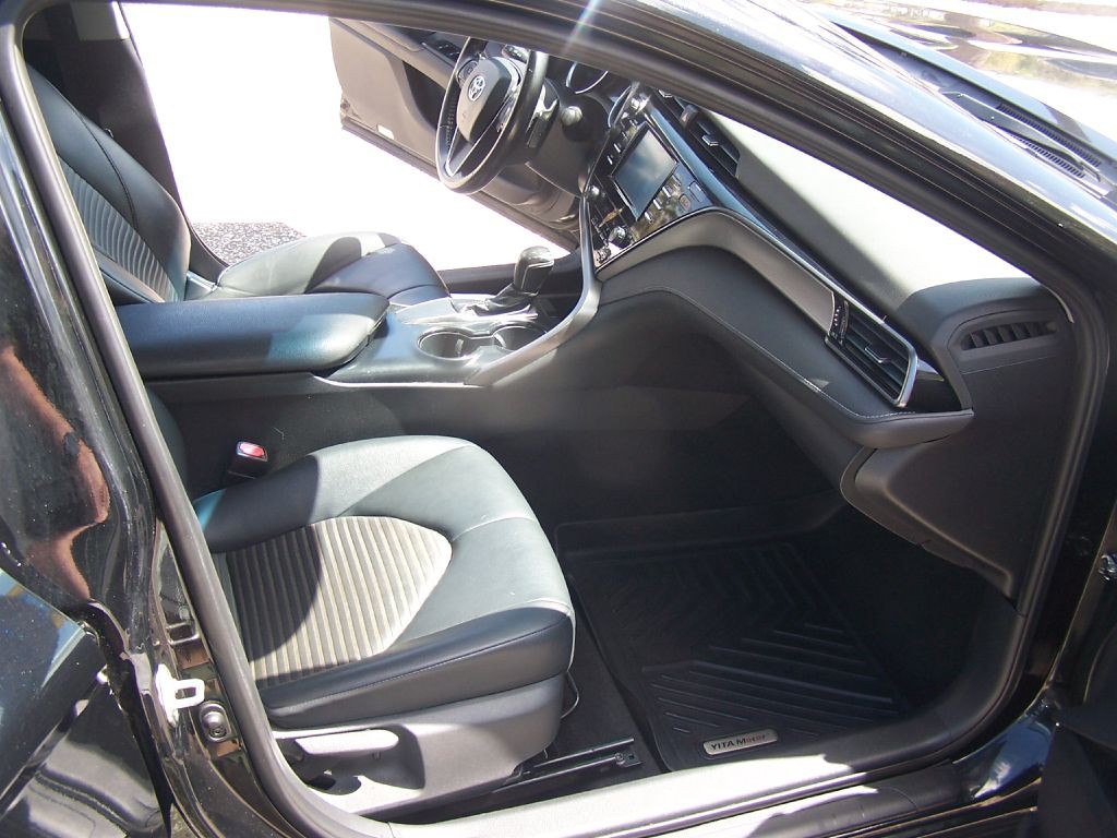 2019 Toyota Camry Image 8