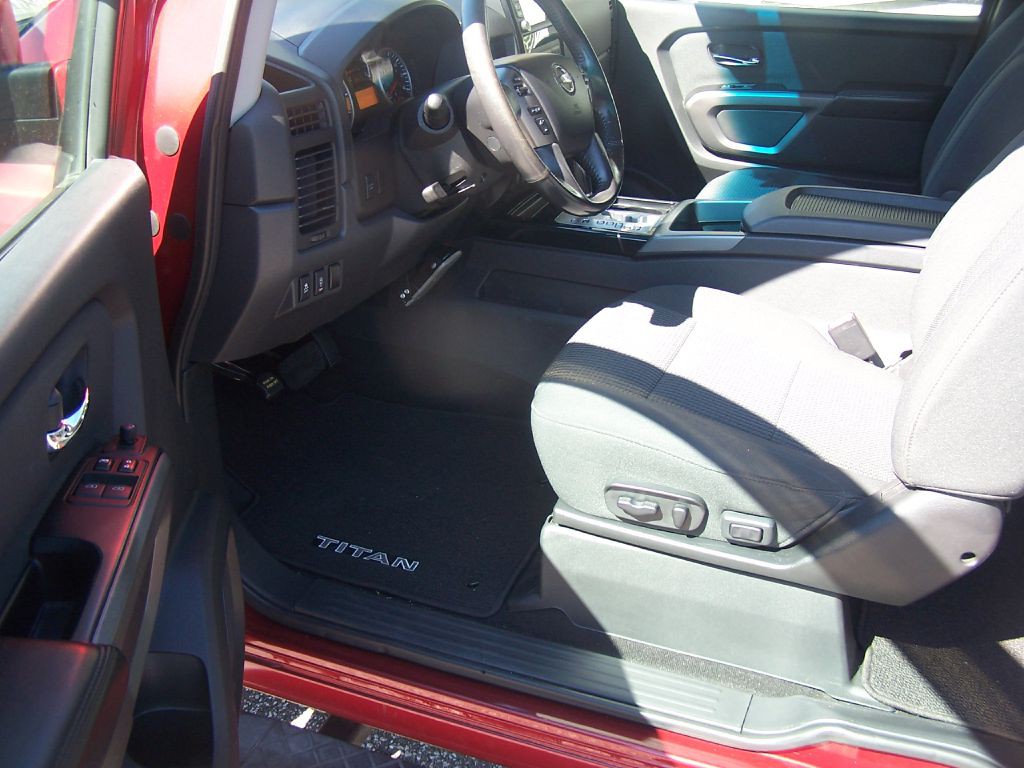 2015 Nissan Titan Image 6