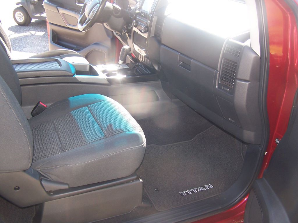 2015 Nissan Titan Image 8