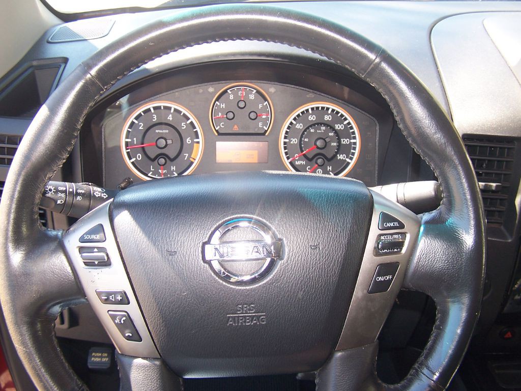 2015 Nissan Titan Image 11