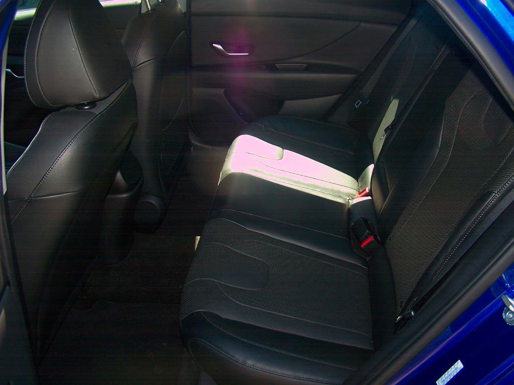 2021 Hyundai Elantra Image 7
