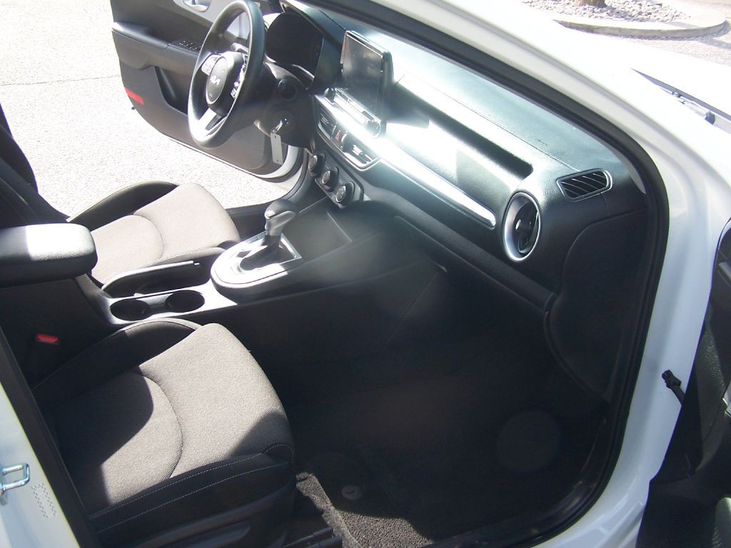 2023 Kia Forte Image 8