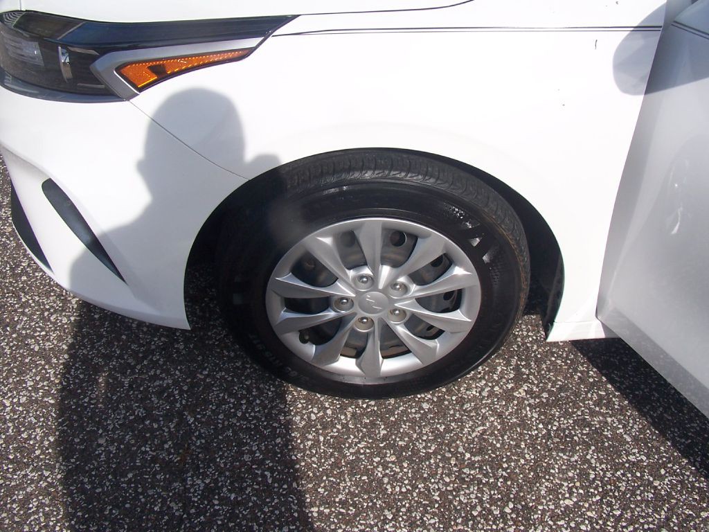 2023 Kia Forte Image 14