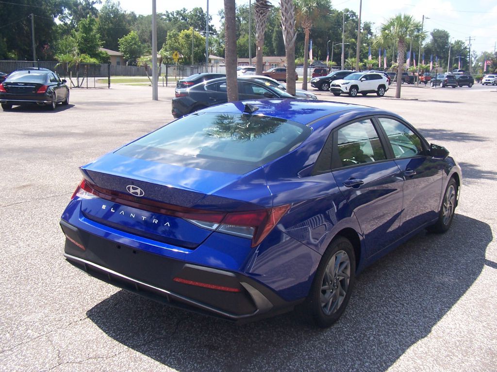 2024 Hyundai Elantra Image 4