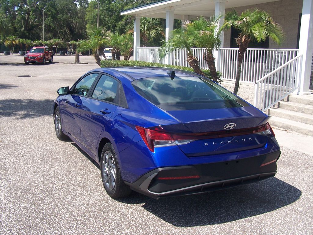 2024 Hyundai Elantra Image 5