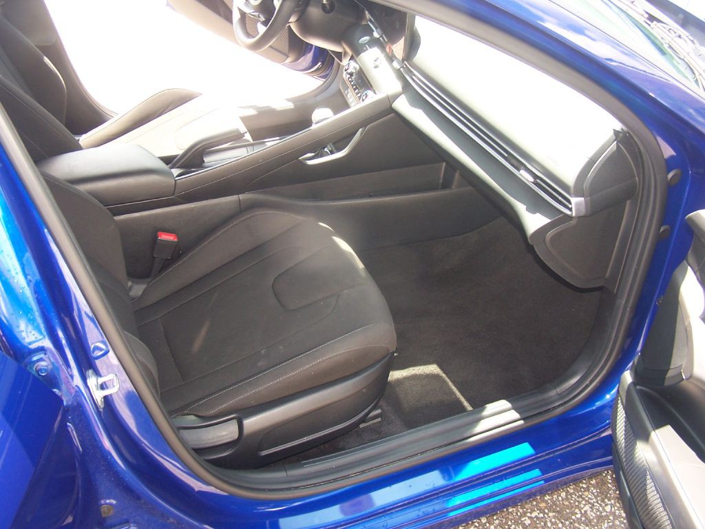 2024 Hyundai Elantra Image 8