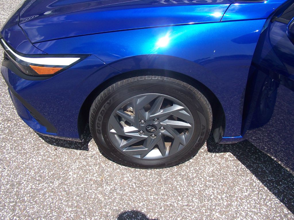 2024 Hyundai Elantra Image 14