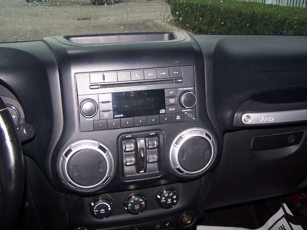 2012 Jeep Wrangler Unlimited Image 12