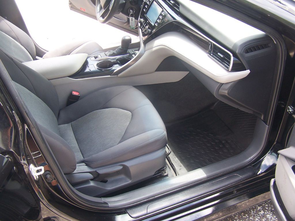 2020 Toyota Camry Image 8