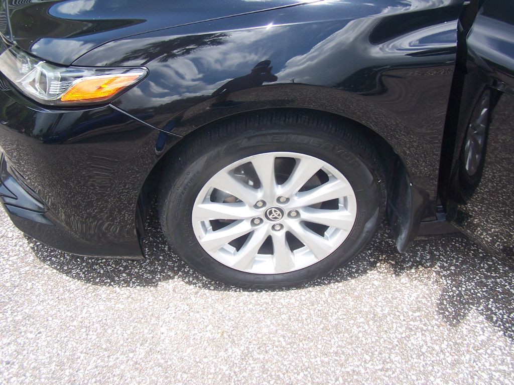 2020 Toyota Camry Image 14