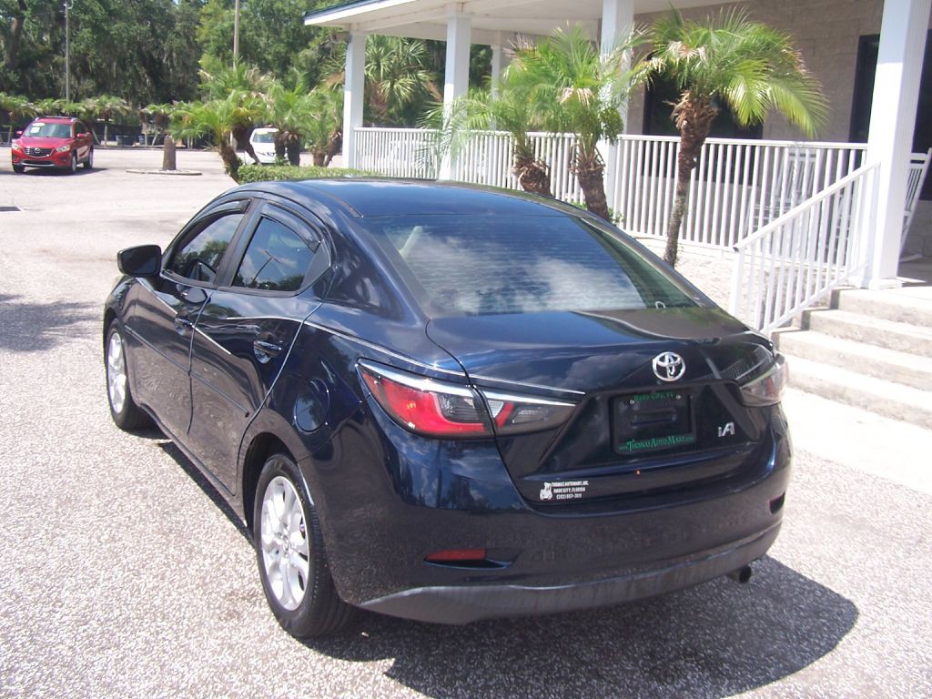2017 Toyota Yaris Image 5