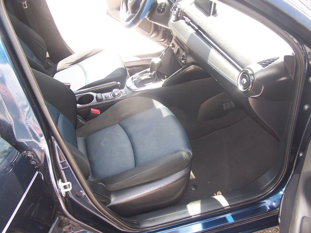 2017 Toyota Yaris Image 8