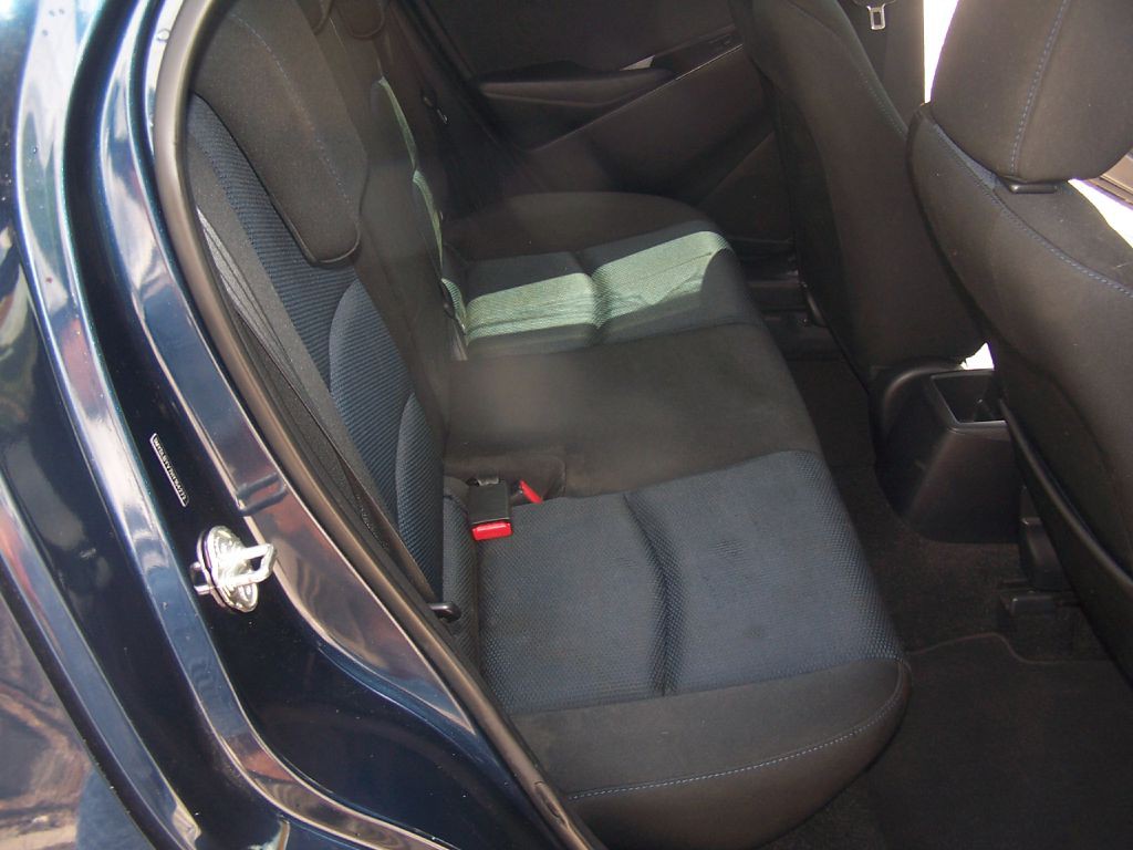 2017 Toyota Yaris Image 9