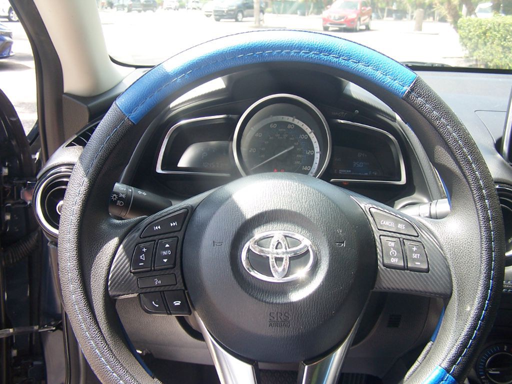 2017 Toyota Yaris Image 11