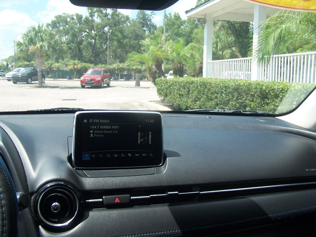 2017 Toyota Yaris Image 12