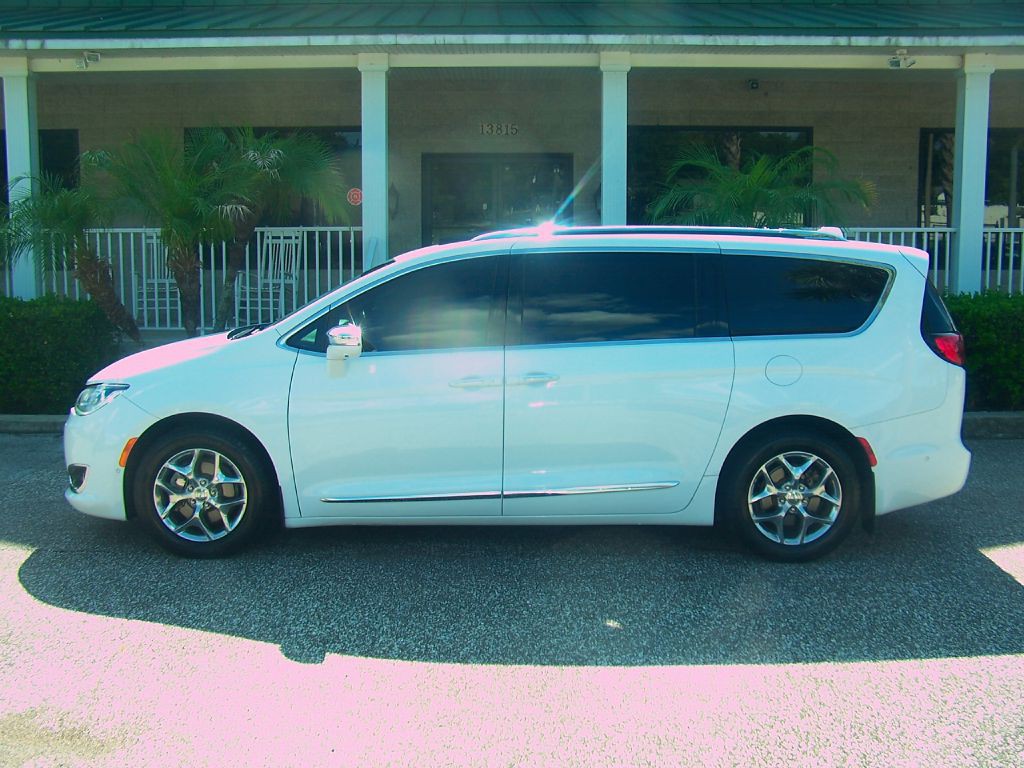 2019 Chrysler Pacifica Image 1