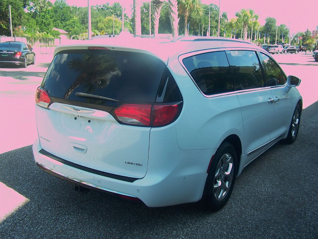 2019 Chrysler Pacifica Image 3