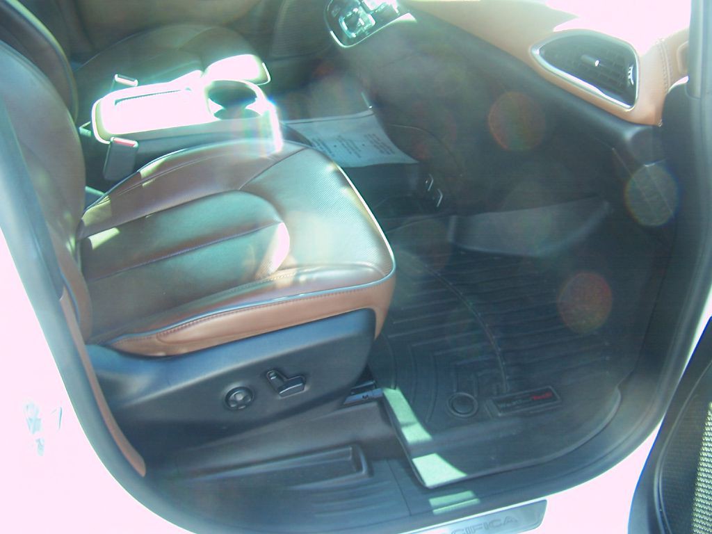 2019 Chrysler Pacifica Image 11