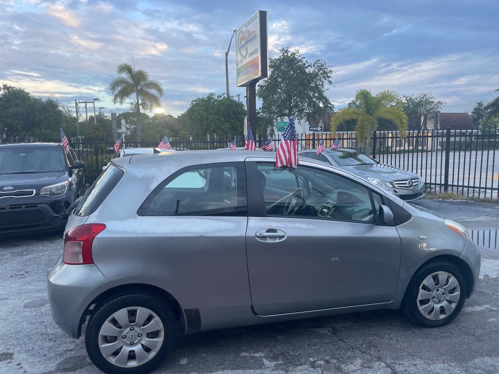 2007 Toyota Yaris Image 1
