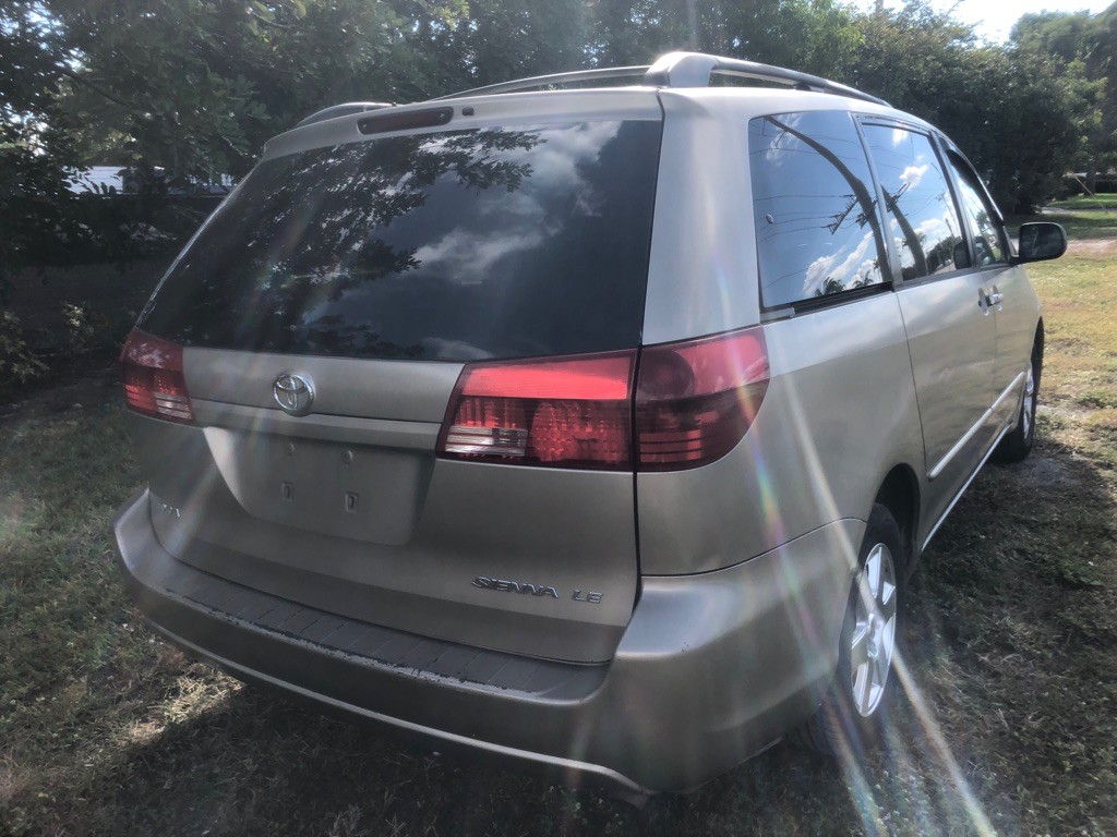 2004 Toyota Sienna Image 4