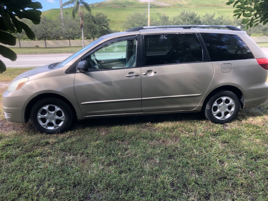 2004 Toyota Sienna Image 5