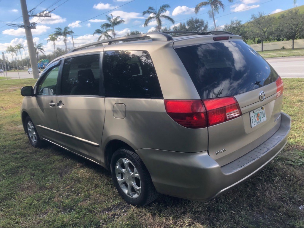 2004 Toyota Sienna Image 7
