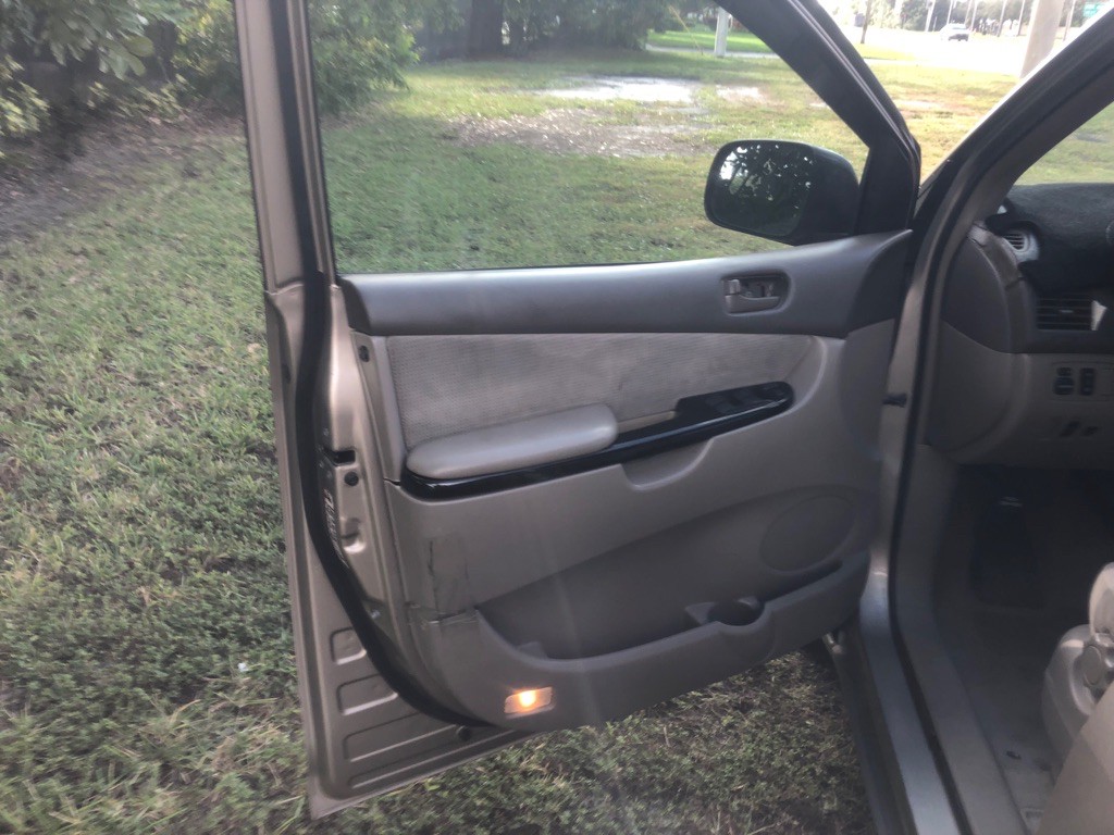 2004 Toyota Sienna Image 9