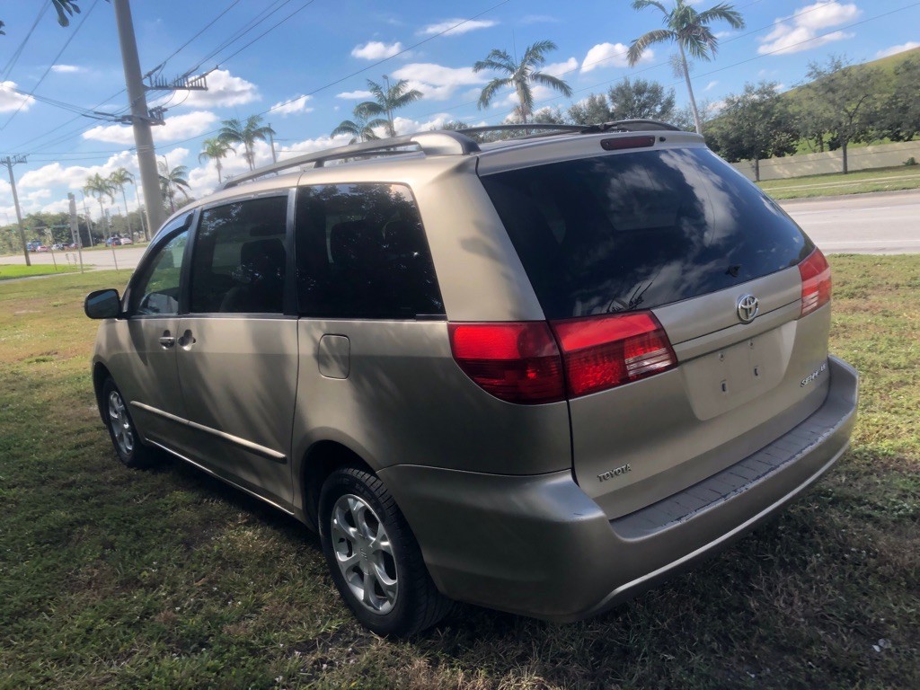 2004 Toyota Sienna Image 10