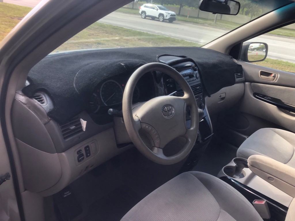 2004 Toyota Sienna Image 11