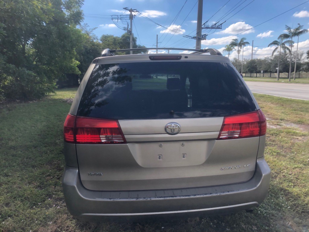 2004 Toyota Sienna Image 14
