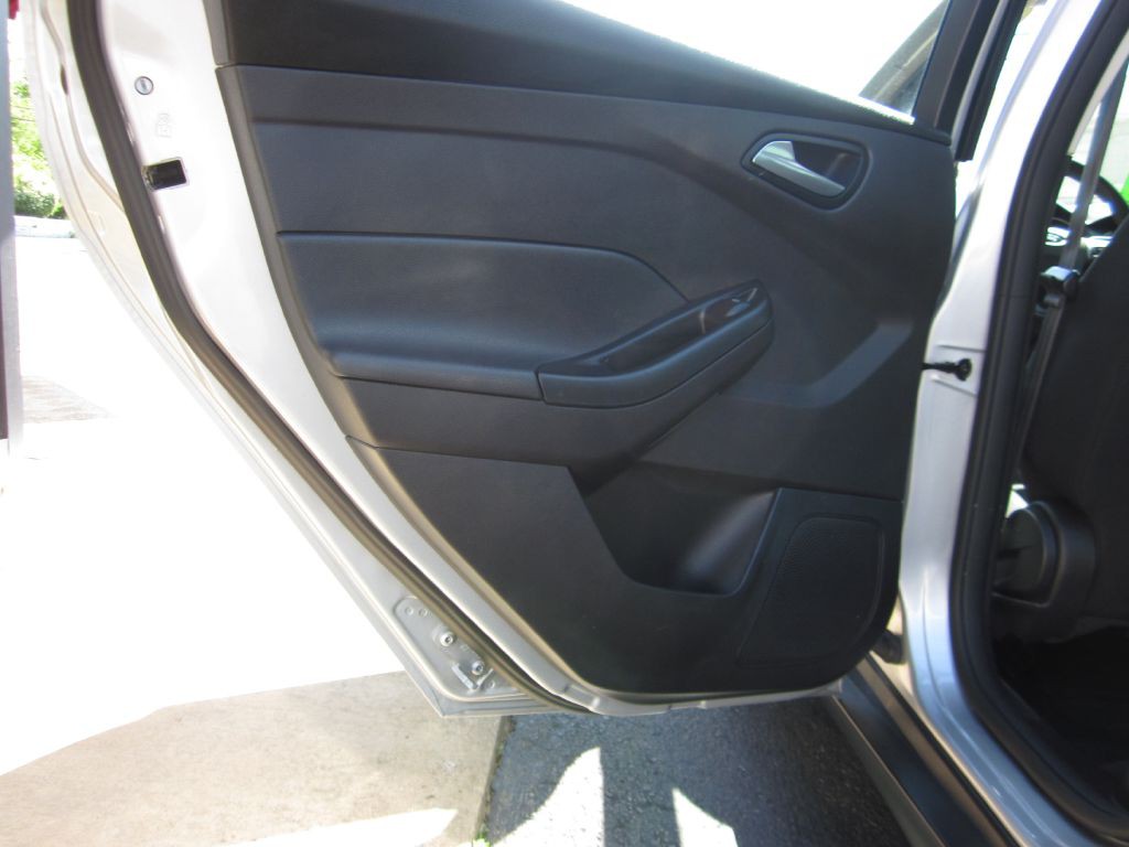 2018 Ford Focus Image 32