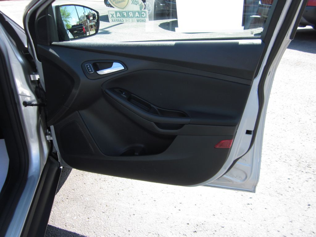 2018 Ford Focus Image 38