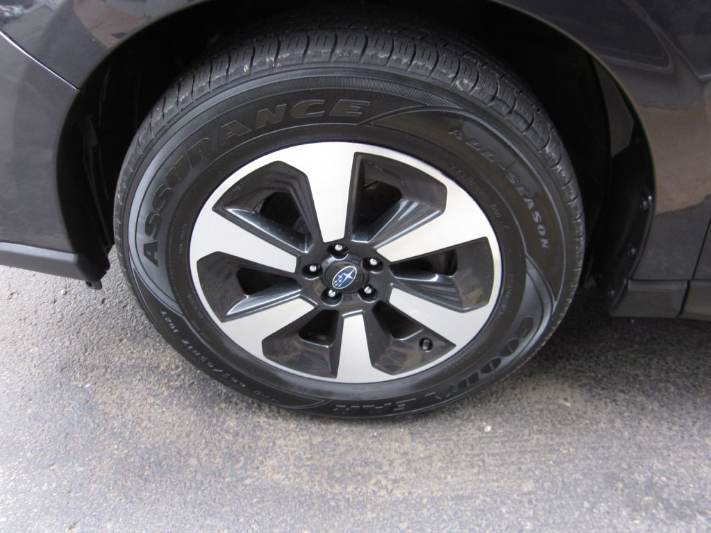 2017 Subaru Forester Image 34