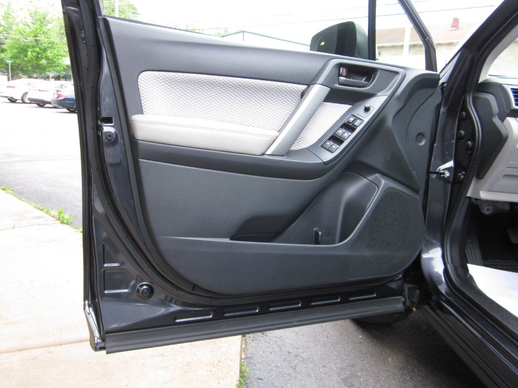 2017 Subaru Forester Image 36