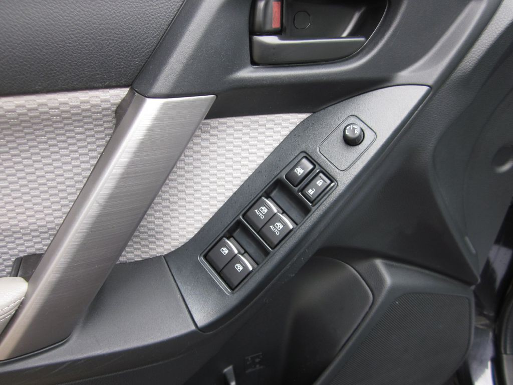 2017 Subaru Forester Image 37