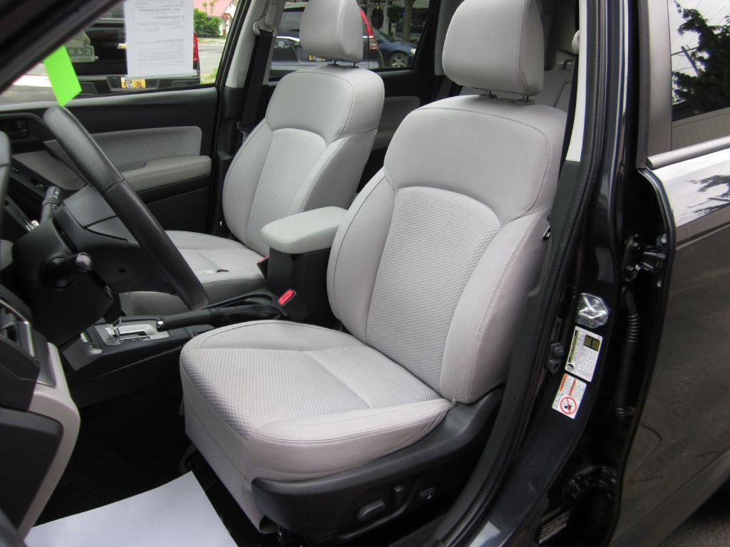 2017 Subaru Forester Image 38