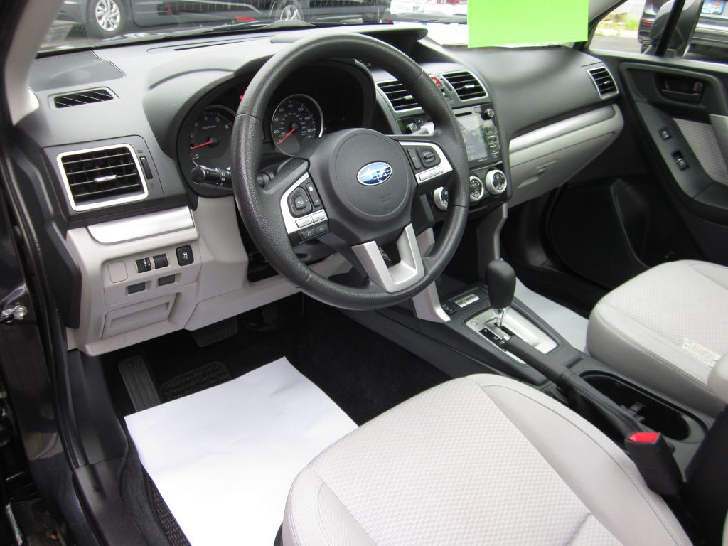 2017 Subaru Forester Image 41