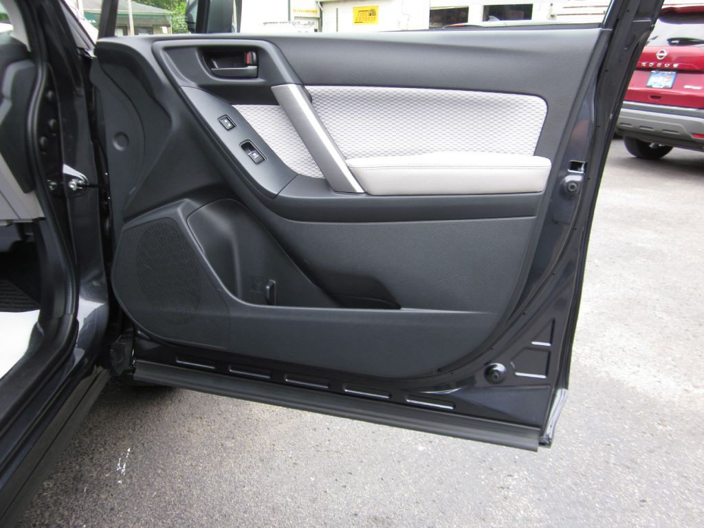 2017 Subaru Forester Image 51