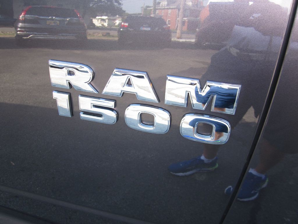 2017 RAM 1500 Image 3