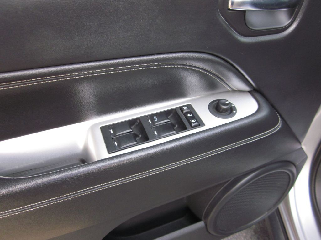 2017 Jeep Compass Image 24