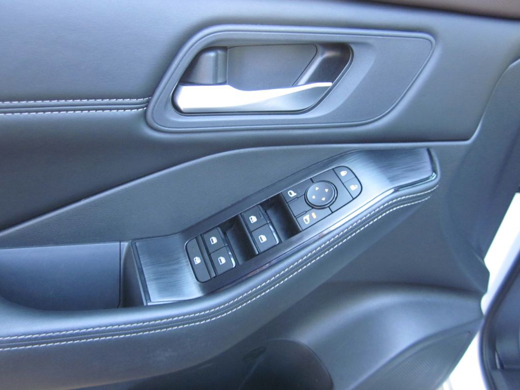 2023 Nissan Rogue Image 48