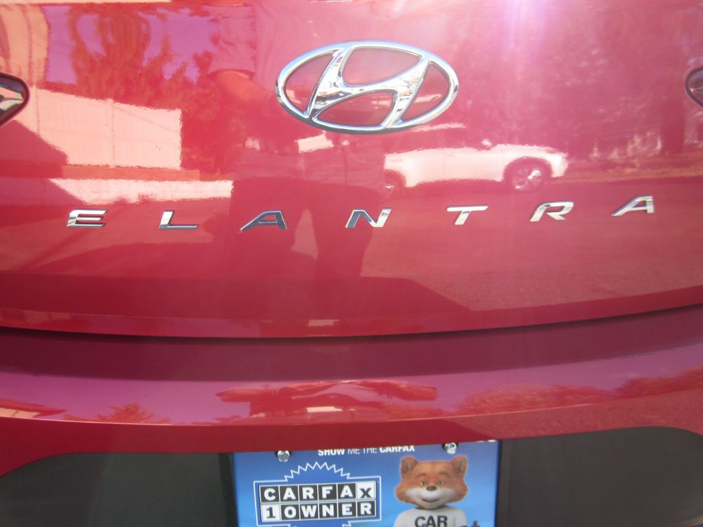 2019 Hyundai Elantra Image 7