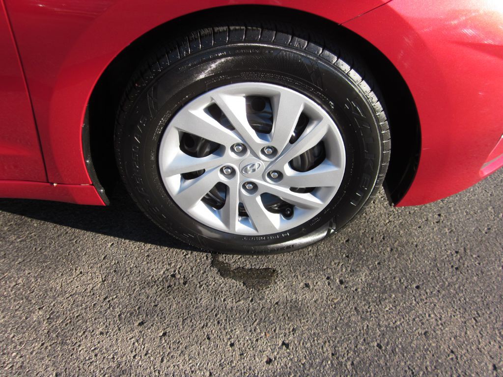 2019 Hyundai Elantra Image 24