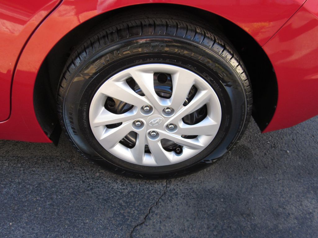 2019 Hyundai Elantra Image 25